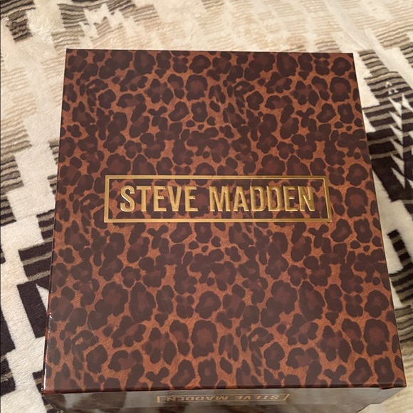 Steve Madden Brown Leopard Print Box - Picture 4 of 10
